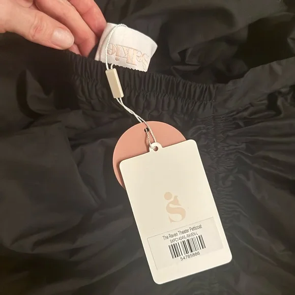 Selkie Black Layered theatre Skirt - Picture 4 of 6